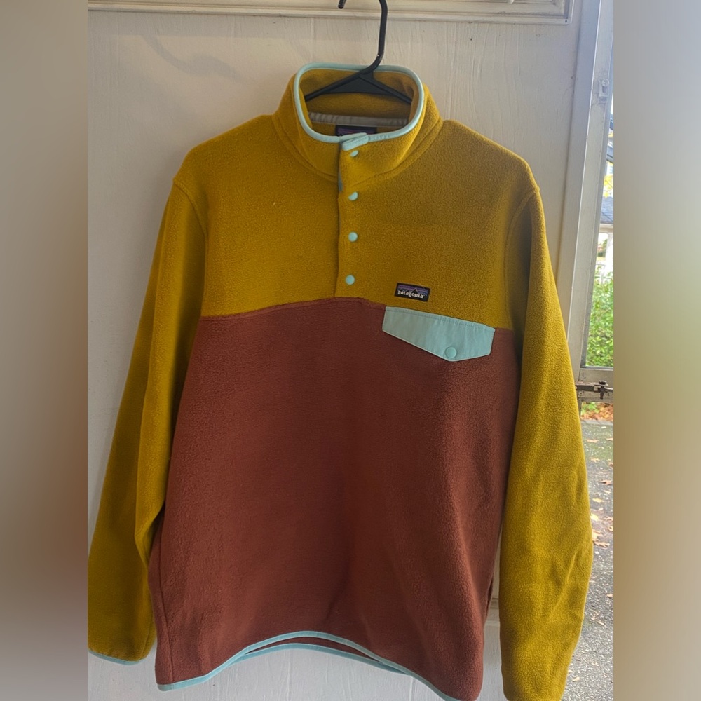 Like New Men’s Lightweight Synchilla Fleece size Medium.